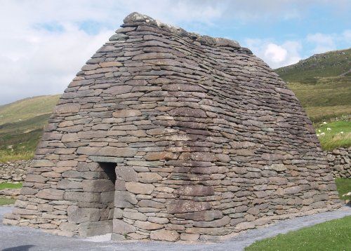The masonry is dry stoned, and even after a 1000+ years it still doesn't leak! - Early Christian sites, Dingle Peninsular, Co. Kerry, West of Ireland The masonry is dry stoned, and even after a 1000+ years it still doesn't leak! - Early Christian sites, Dingle Peninsular, Co. Kerry, West of Ireland