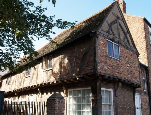 The All Saints Cottages, North Street, next to All Saints Church, were probably built in the 15th century to support a Chantry for All Saints Church