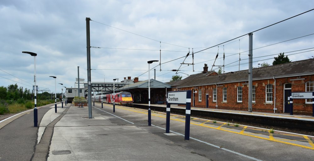 trainspotting Grantham station general view of platforms