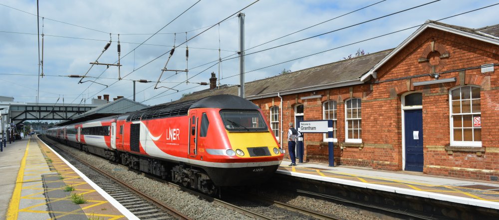 trainspotting Grantham station Class 43 Intercity 125 LNER York Kings Cross service