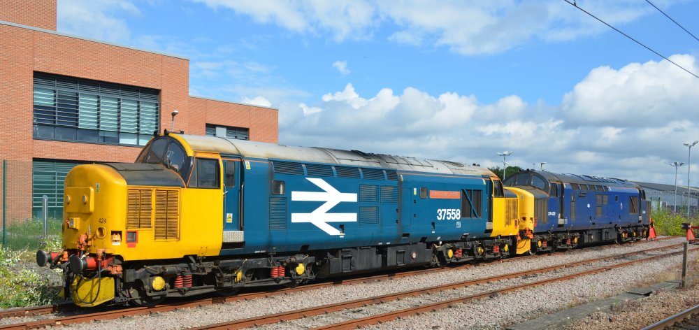 Class 37 37558 diesel locomotives regularly park at York Station (August 2021).