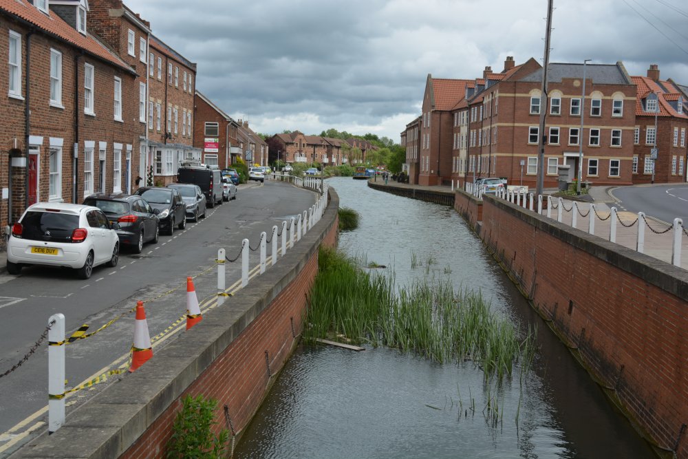 Beckside North Beverley Beck walk Canal Cut