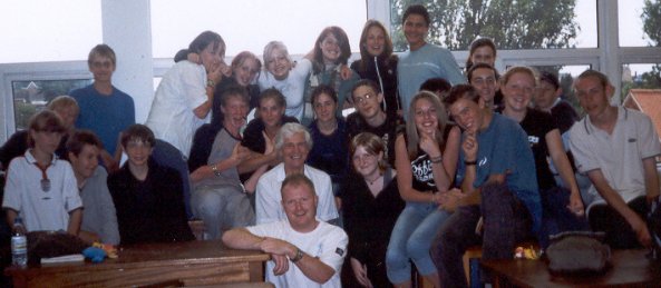 My last GCSE Science-Chemistry-Physics class Set 10DE1 Whitby Community College 2002-2003